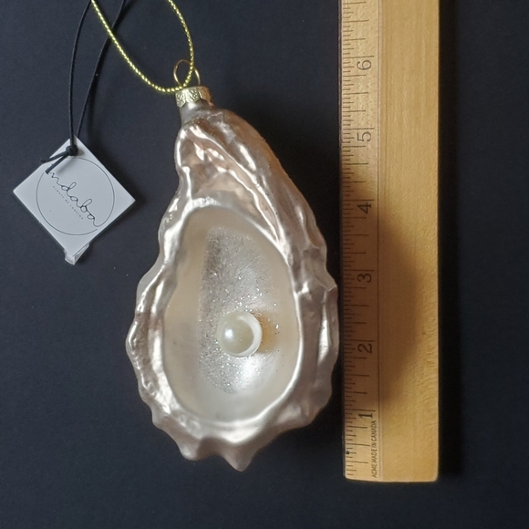Hand-blown Glass Christmas Ornament of Oyster with Pearl and Sparkling Glitter - Picture 4 of 5